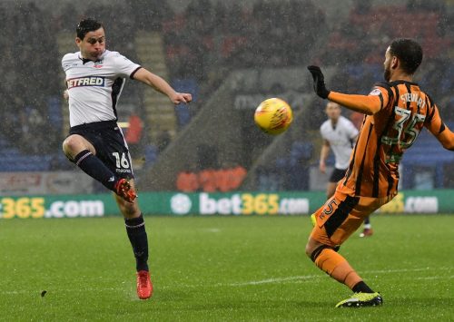 Leeds: Whites interested in Josh Cullen move