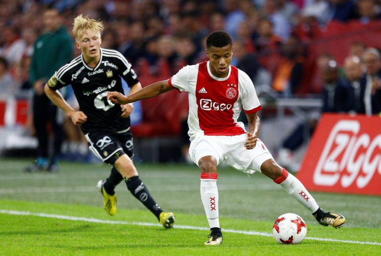 Everton join the race for David Neres