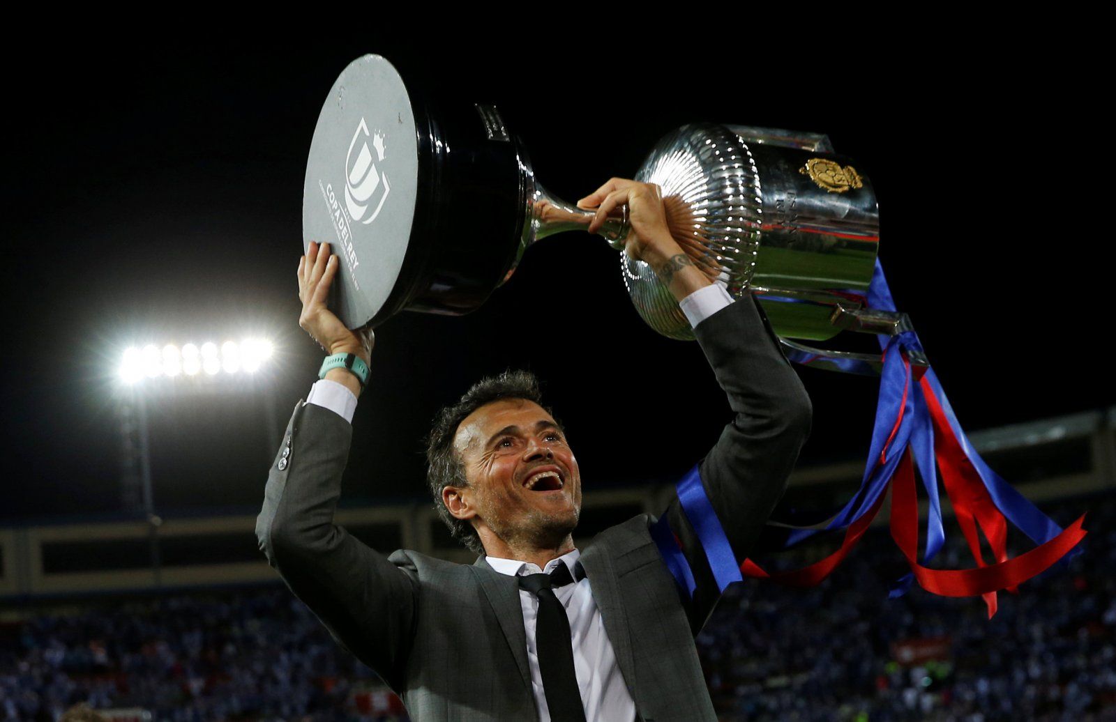 Luis Enrique lifts the Champions League with Barcelona