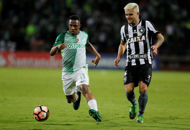 Everton checking on Rafael Leao