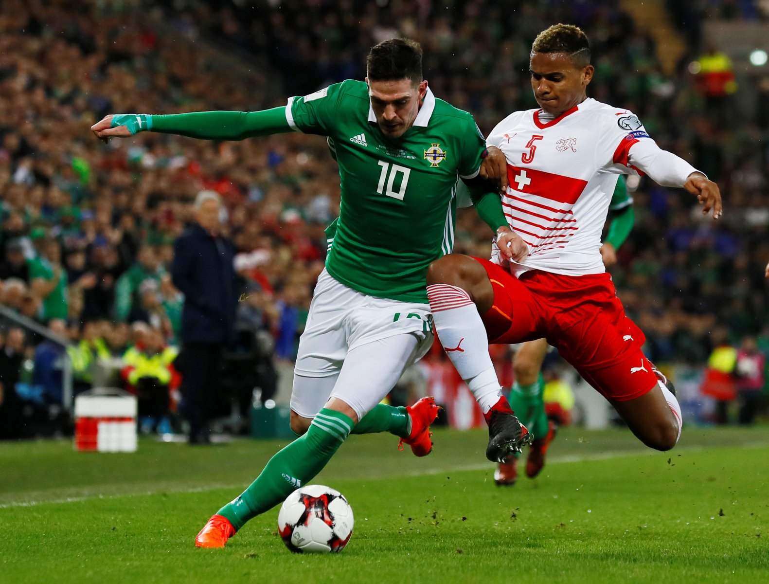 Kyle Lafferty won’t push for move to Rangers