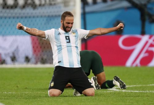 Chelsea’s controversial Gonzalo Higuain move may be Sarri’s only option