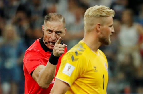 Chelsea fans want Kasper Schmeichel to replace Thibaut Courtois if he leaves