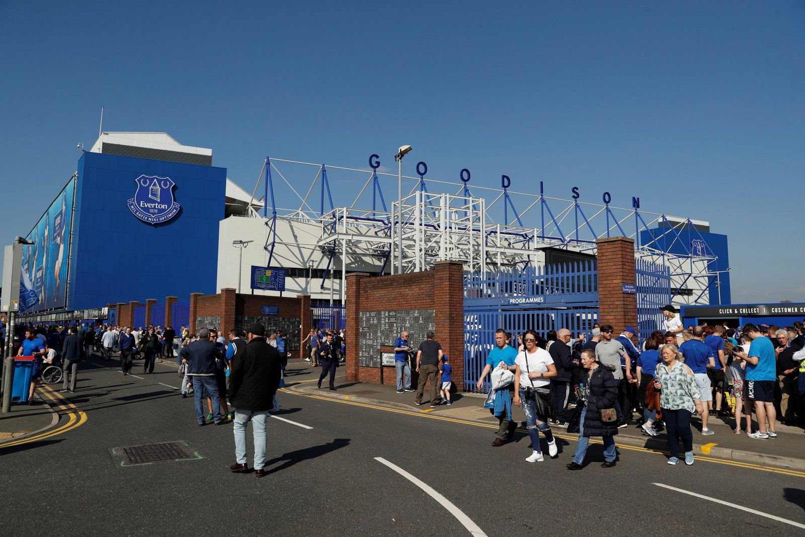 Everton: Borussia Dortmund’s summer move for Gordon rebuffed