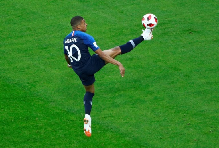 Arsenal fans on Twitter loved Mbappe’s comments on Unai Emery