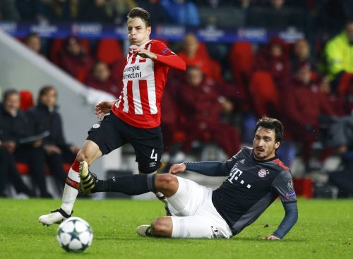 Santiago Arias playing for PSV Eindhoven vs Bayern Munich