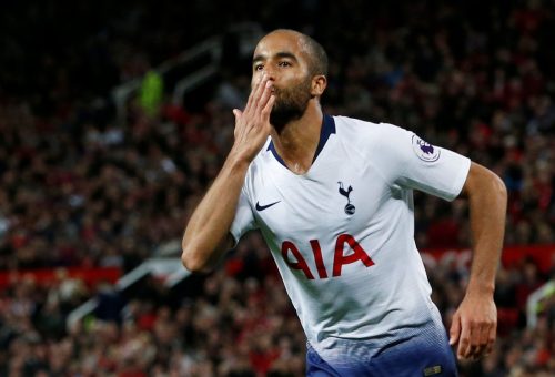Tottenham fans go mad after Lucas collects award