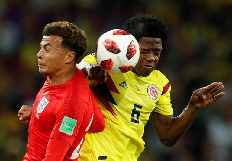 West Ham should avoid late summer deal for Carlos Sanchez
