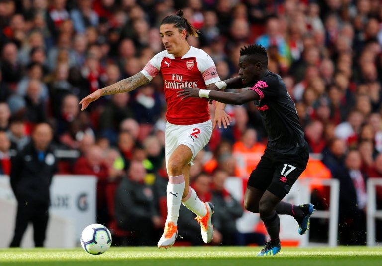 Arsenal: Fans slate Hector Bellerin after last night’s rescue act from Nicolas Pepe