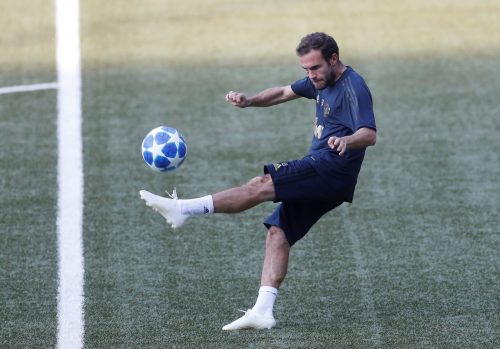 Leeds United: Fans adore Graham Smyth jibe at Man United midfielder Juan Mata