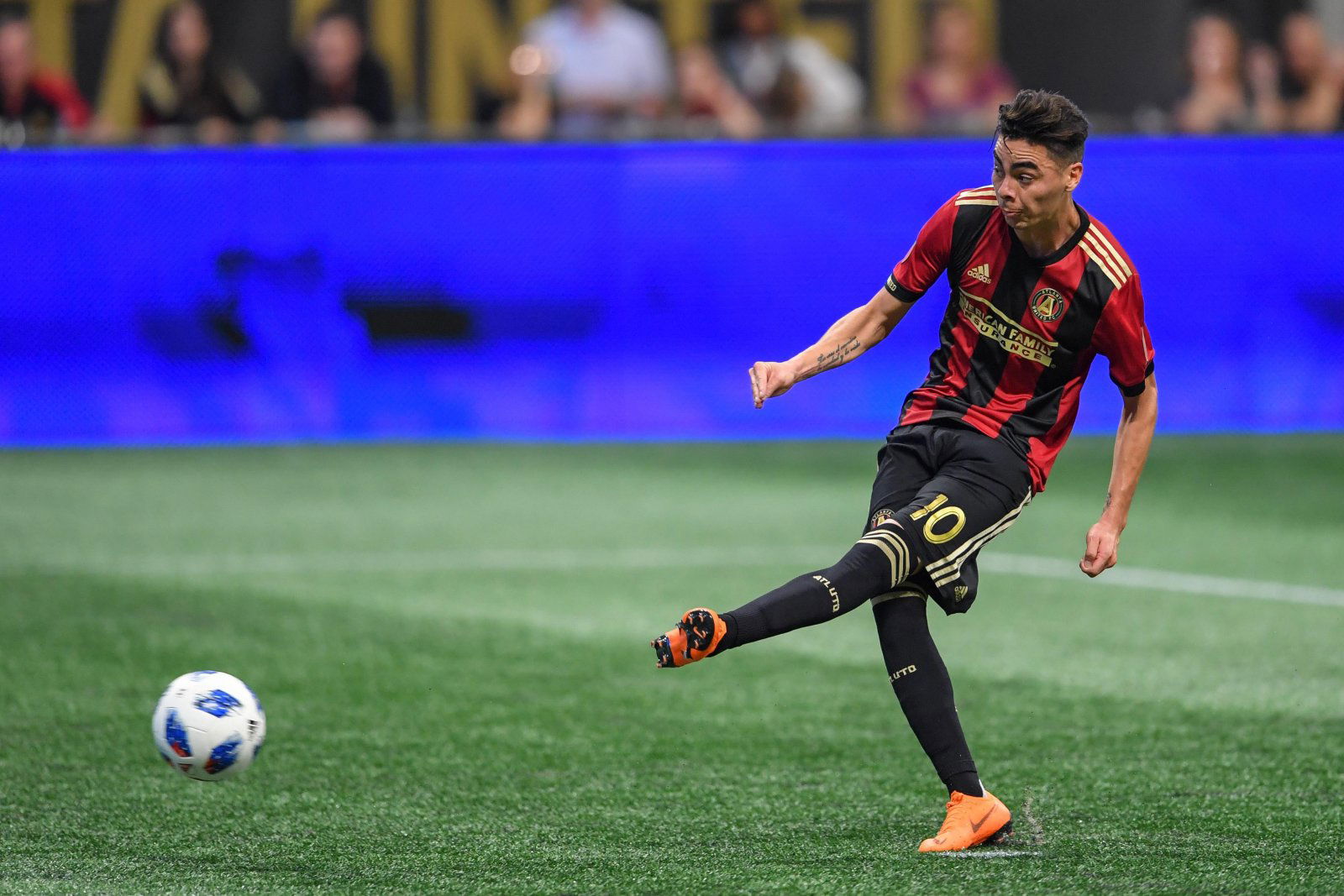 West Ham hope Balbuena can help secure Miguel Almiron