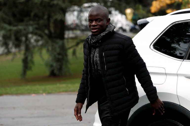 Chelsea: Maurizio Sarri must build midfield around N’Golo Kante