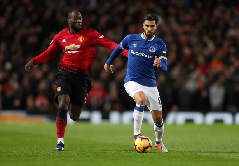 Everton fans take to Twitter to beg Andre Gomes for a win