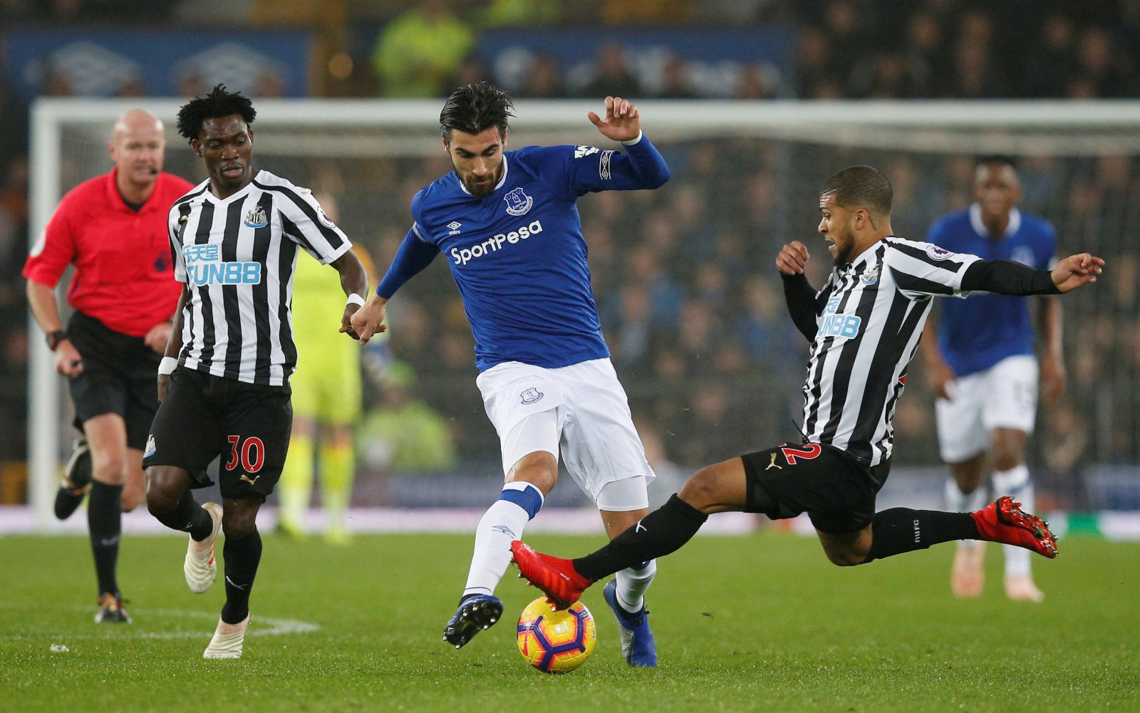 Forget Batshuayi: Everton must focus all their efforts on sealing permanent Andre Gomes deal