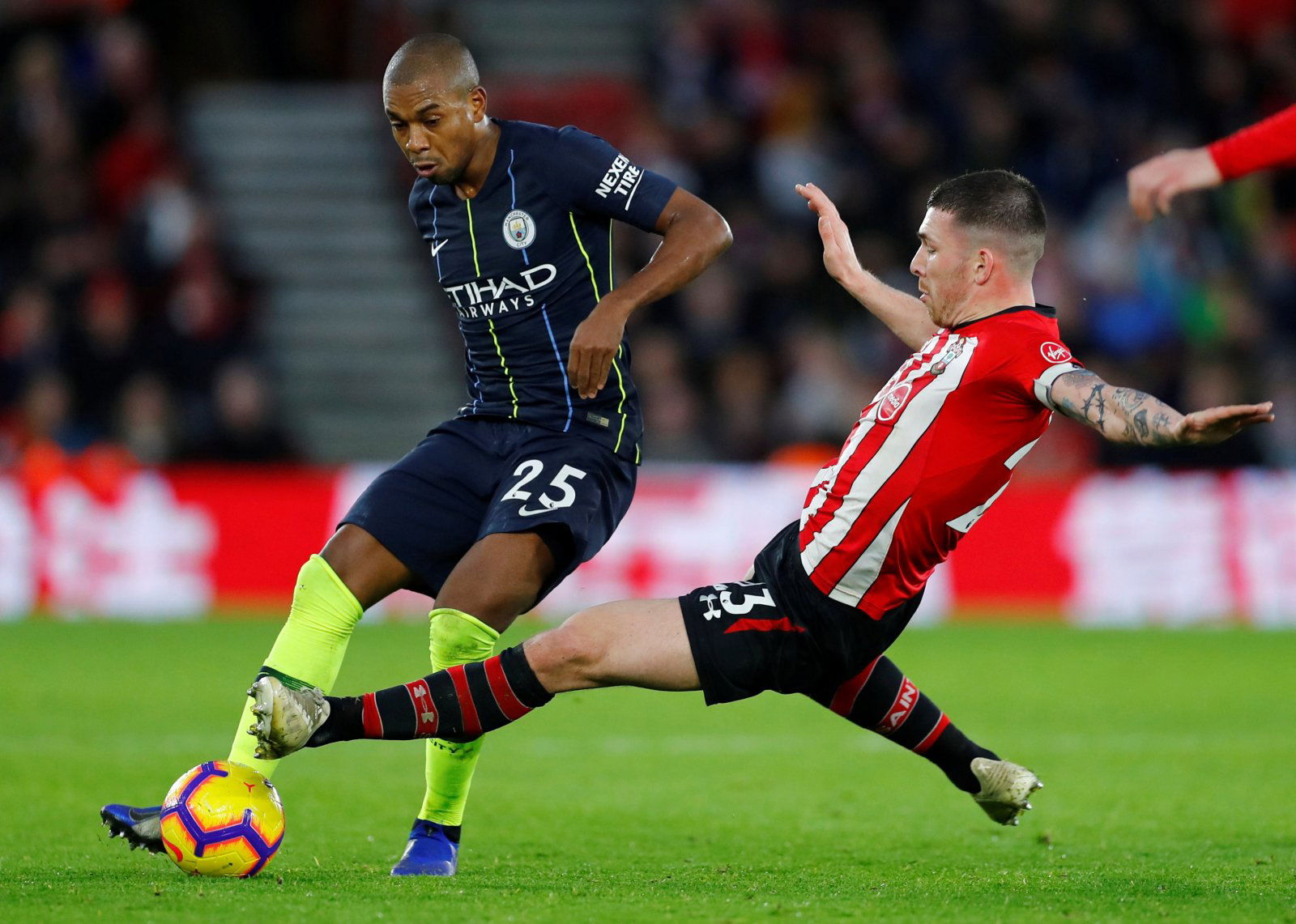 Manchester City: Fernandinho stalls on signing new contract