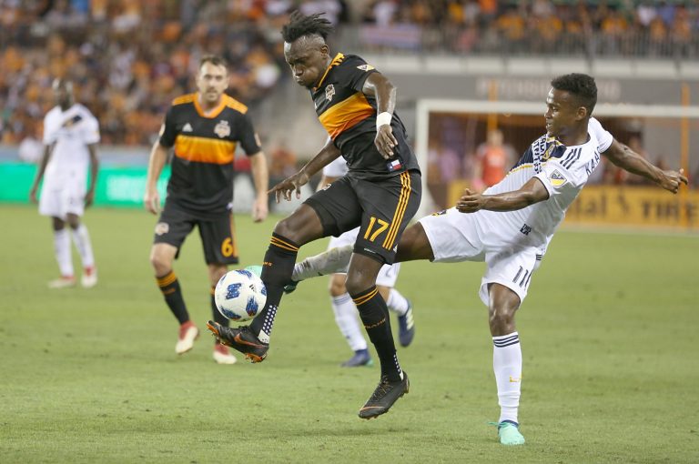 Celtic in the hunt for Alberth Elis