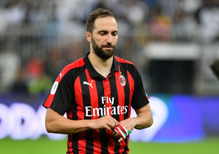 Chelsea in waiting game for Gonzalo Higuain