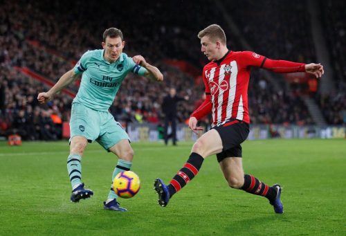 Arsenal should move on Lichtsteiner
