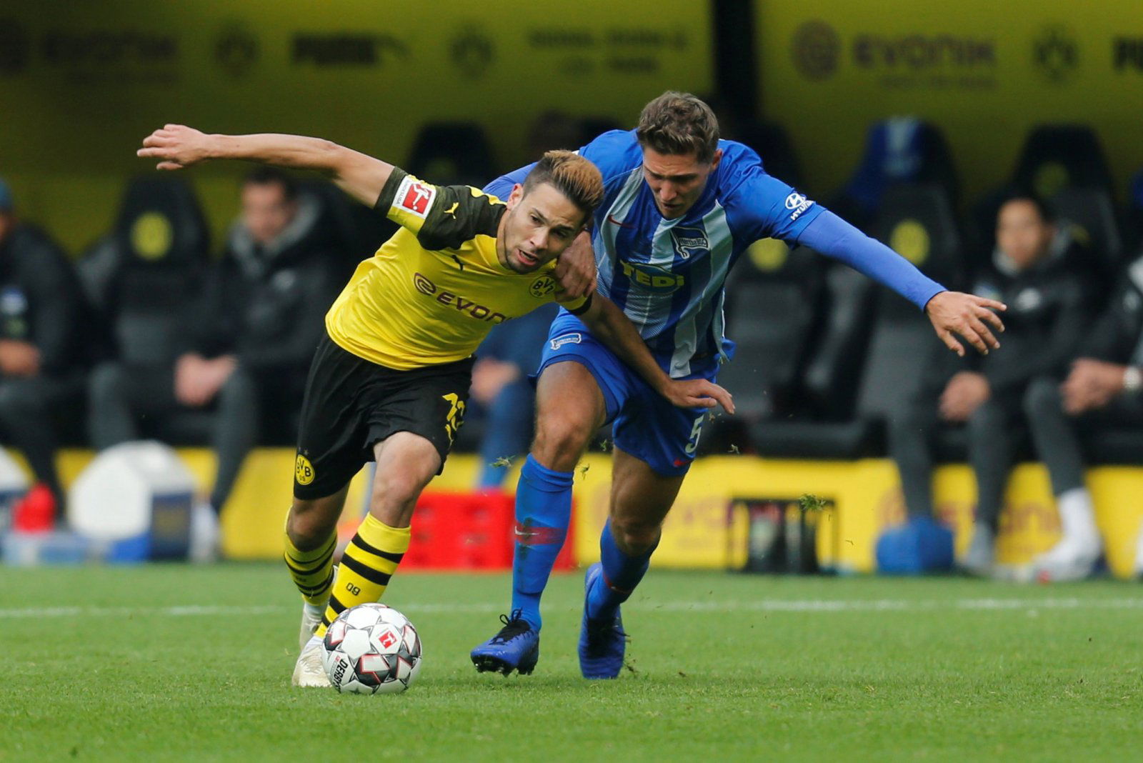 Manchester United should seriously consider signing Niklas Stark