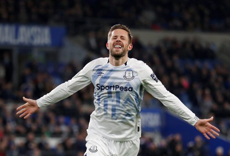 Everton fans on Twitter absolutely loved Sigurdsson’s Sunday stunner
