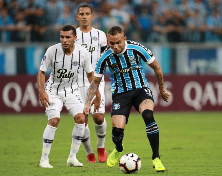 Arsenal: Everton Soares deal edges closer as officials jet to Brazil