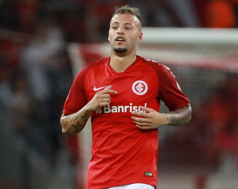 Wolves tracking Nicolas Lopez