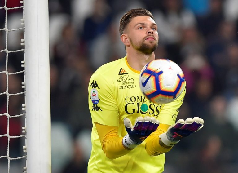 Huddersfield Town: Siewert must go all-out to sign Bartlomiej Dragowski this summer
