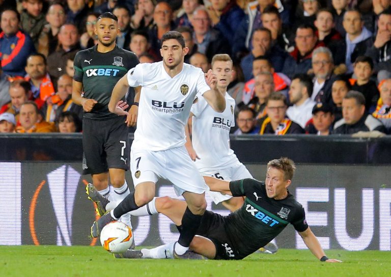 Chelsea: Signing Goncalo Guedes would not fix a single thing at Stamford Bridge