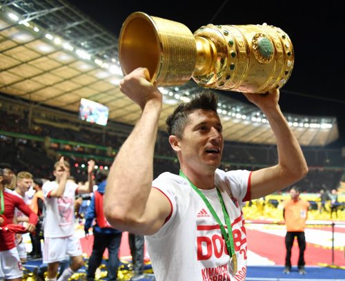 Manchester United: Robert Lewandowski would bring glory back to Old Trafford