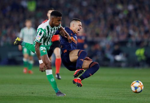 Manchester United: Junior Firpo would give Luke Shaw something to think about