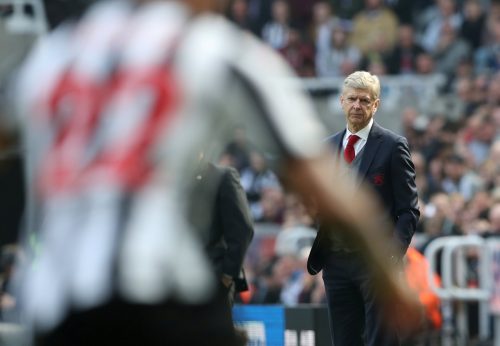 Arsenal: Fans fall head over heels for Arsene Wenger after comments on Mesut Ozil