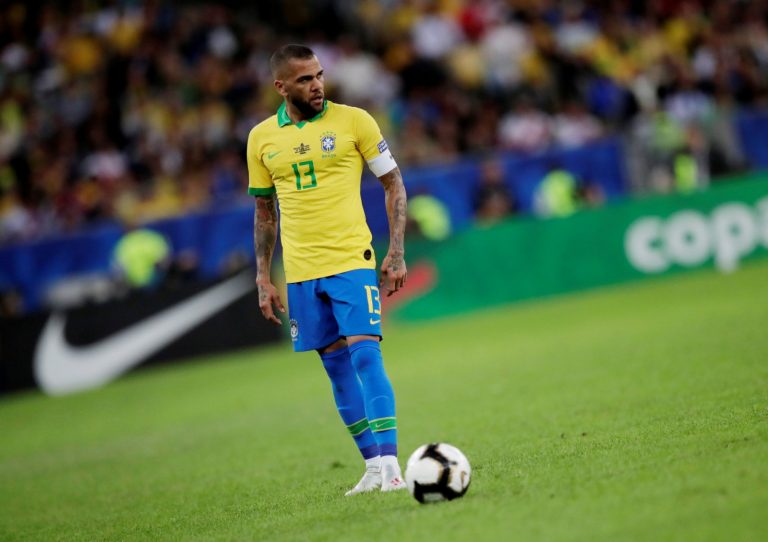 Arsenal fans on Twitter desperate for Dani Alves