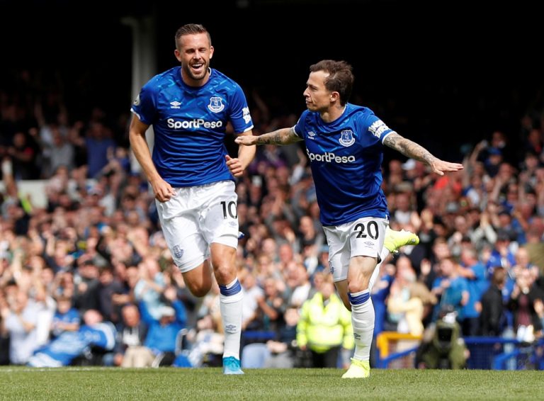 Everton: Sigurdsson hopeful Silva can rely on Walcott and Davies
