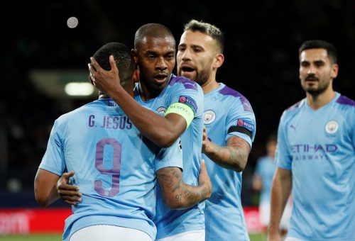 Manchester City: Fans beg Fernandinho to commit future following contract news
