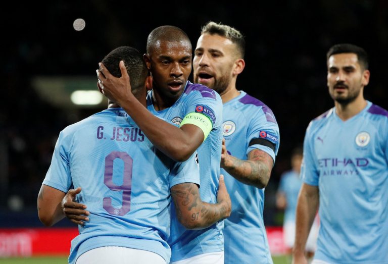 Manchester City: Fans beg Fernandinho to commit future following contract news