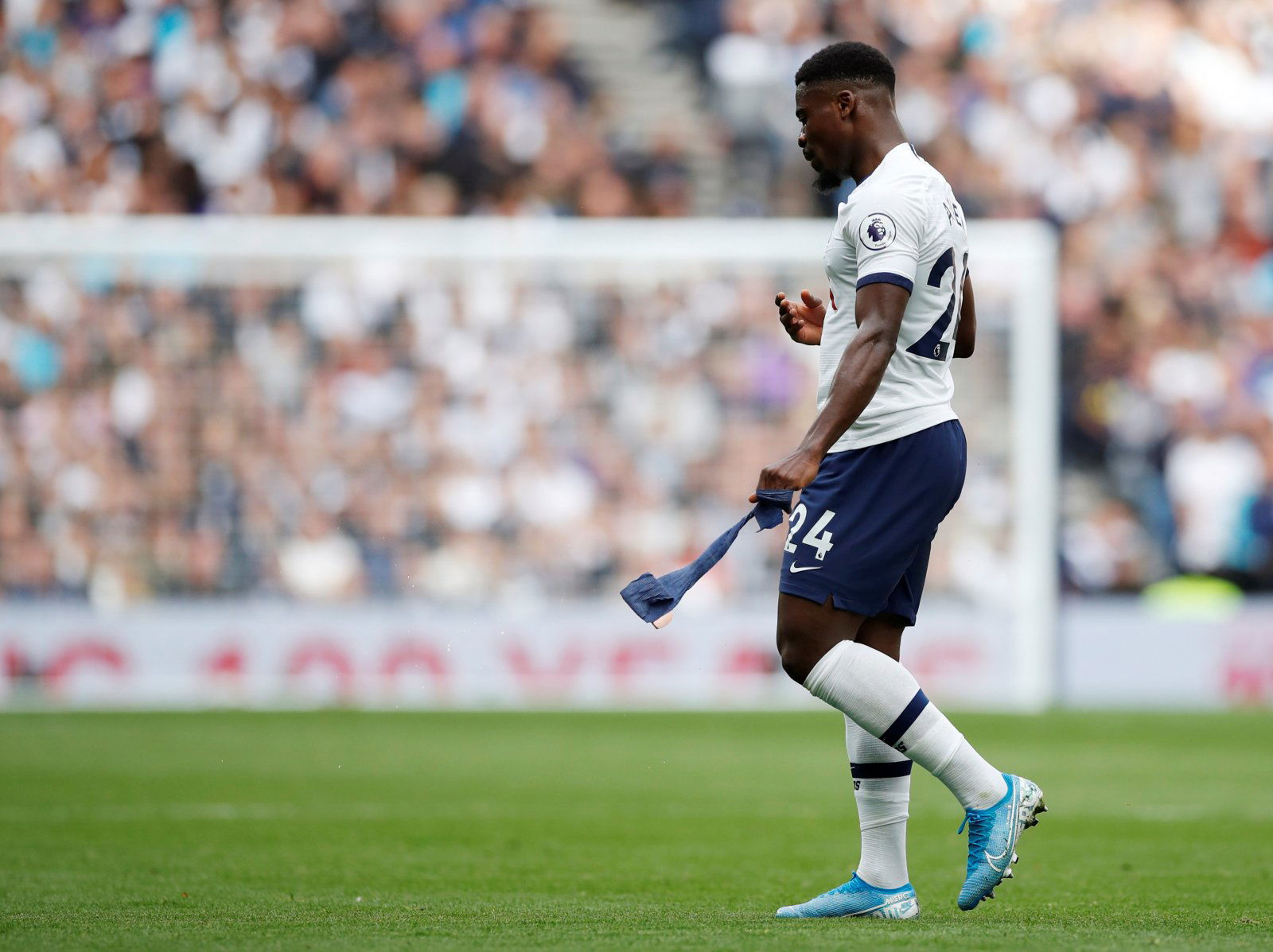 Tottenham Hotspur: Fans destroy Serge Aurier’s ‘awful’ display versus Leipzig - Tottenham