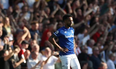 Everton's Theo Walcott looks dejected after conceding their second goal v Sheffield United