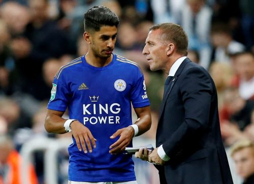 Leicester City manager Brendan Rodgers speaks to Leicester City's Ayoze Perez