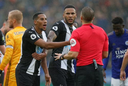 Newcastle United's Isaac Hayden remonstrates with referee Craig Pawson before being shown a red card for a foul on Leicester City's Dennis Praet