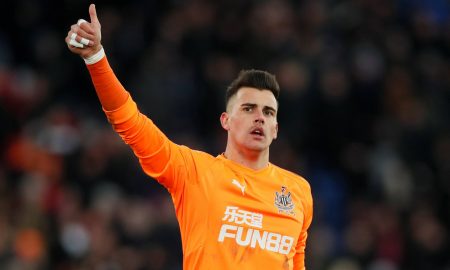 Newcastle United's Karl Darlow gestures to the crowd v Crystal Palace, Feb 2018