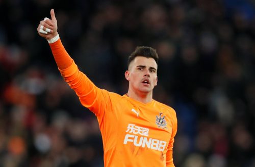 Newcastle United's Karl Darlow gestures to the crowd v Crystal Palace, Feb 2018