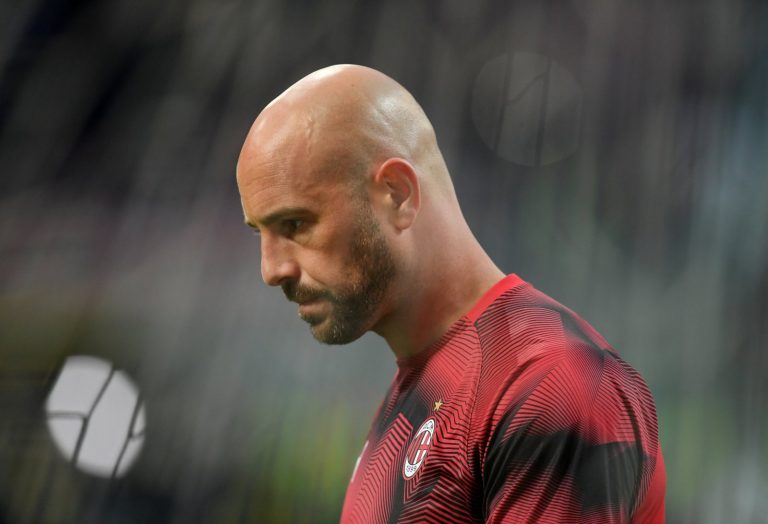 AC Milan: These fans showed love for Pepe Reina after instrumental moment