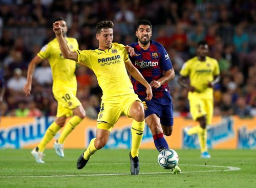 Barcelona's Luis Suarez in action with Villarreal's Pau Torres