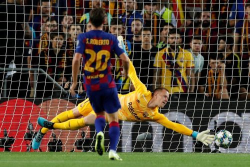 Barcelona: Fans love Ter Stegen wonder-save to stop Pique scoring header in training