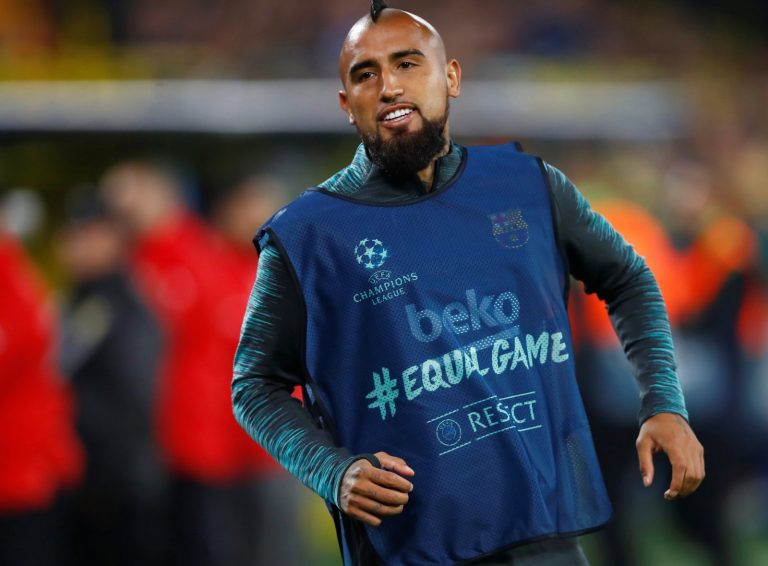 Manchester United: Fans fume over links with Barcelona midfielder Arturo Vidal