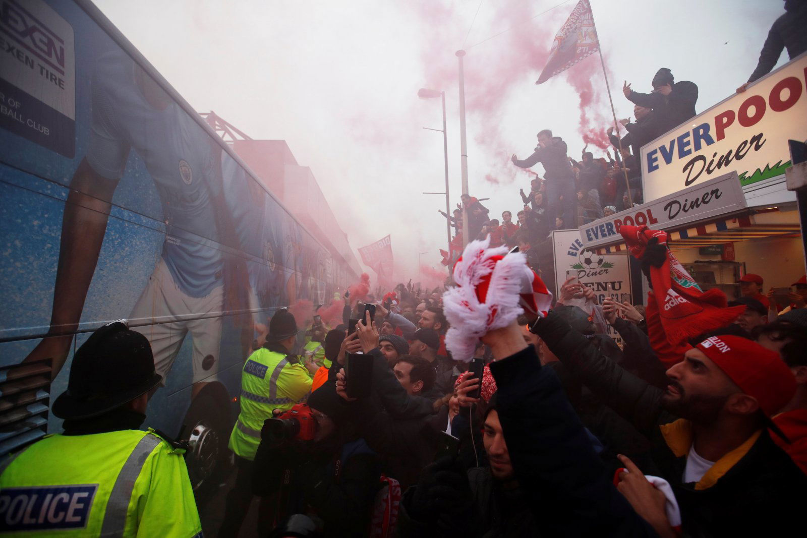 Liverpool: Fans respond to precautions taken over fan poster for ‘bus welcome’ - Liverpool