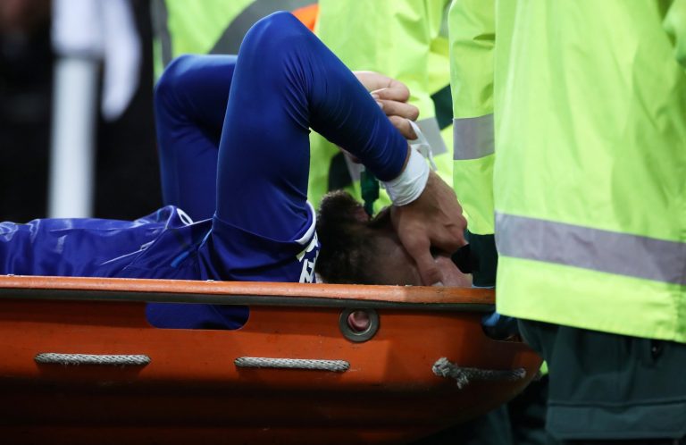 Everton: Fans relieved as Andre Gomes undergoes successful surgery on his ankle