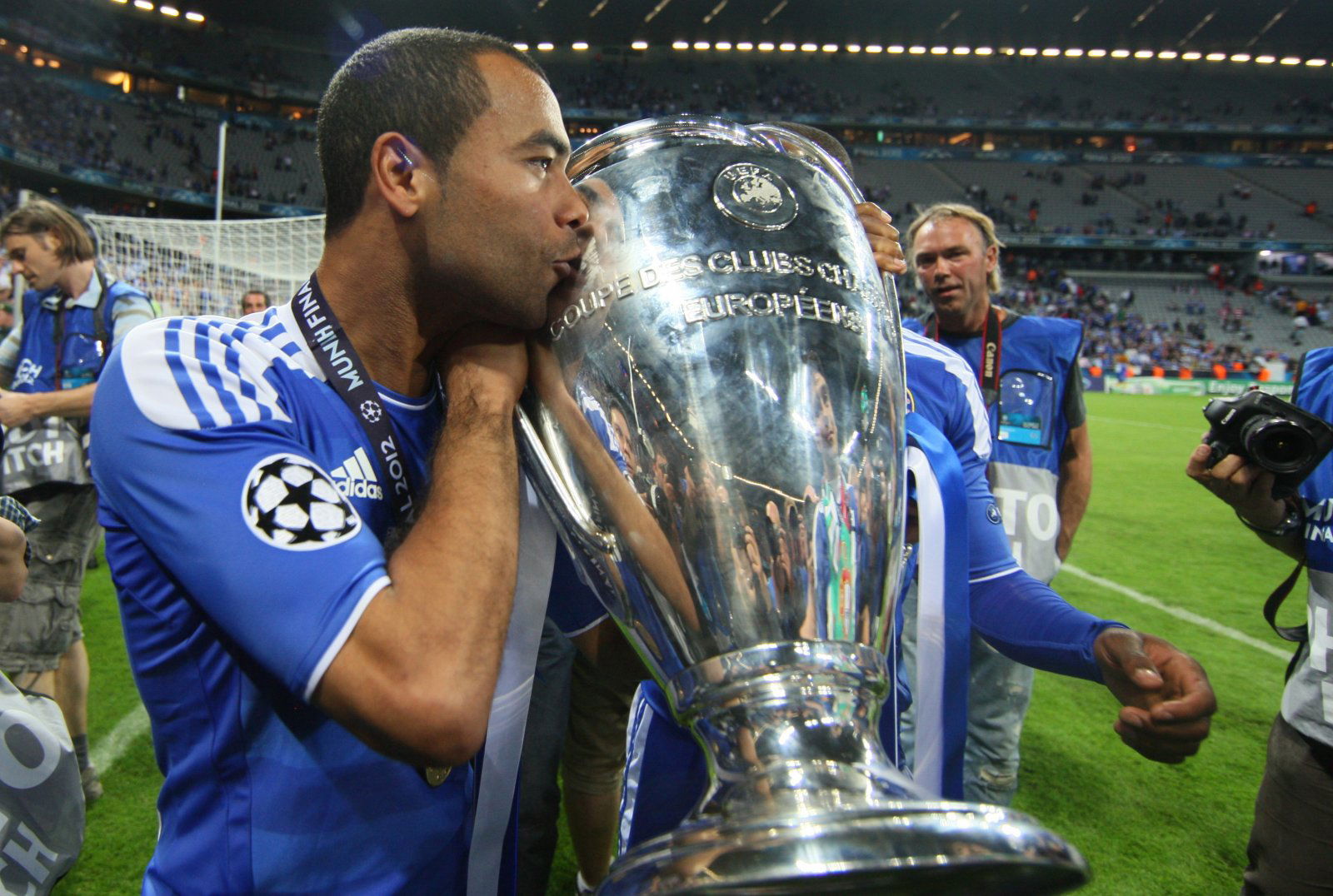 Transfers that shook the club: Ashley Cole and Chelsea - Transfers that shook the world