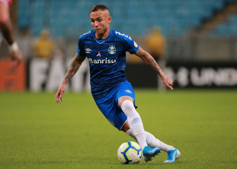 Everton: Fans cannot see deal for Everton Soares materialising