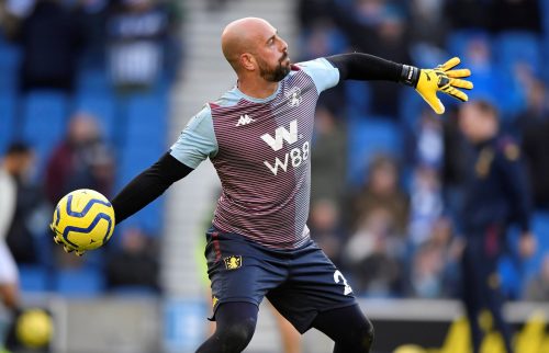 Liverpool: Fans congratulate Pepe Reina for his Premier League return